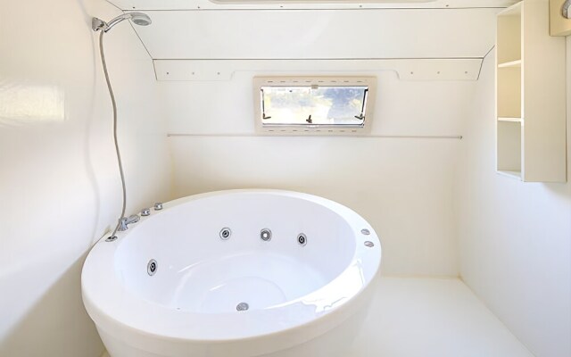 Ganghwa Spa in Caravan