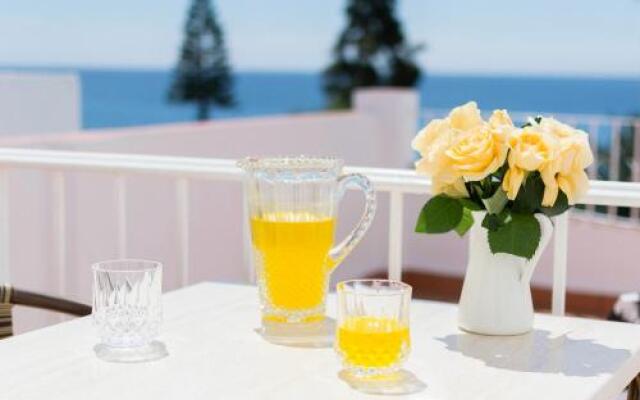 Hostal Residencia Mena