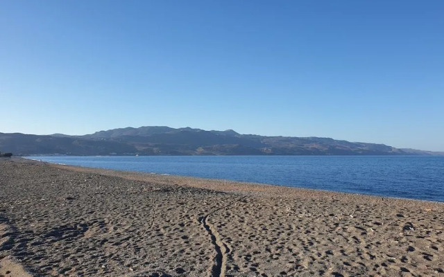 Odos Oneiron Tavronitis Bay