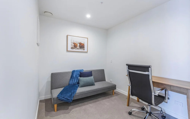 Stylish Apt+Balcony+Full Amenities Zodiak Stays