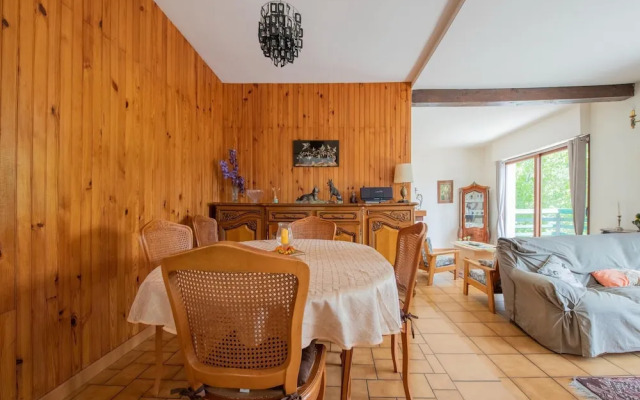 Inviting Holiday Home in Miremont With Garden