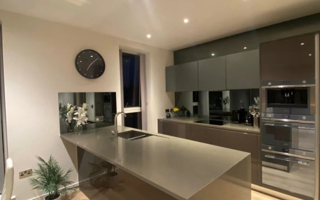 Marvelous 3 Bed Penthouse in Kewbridge