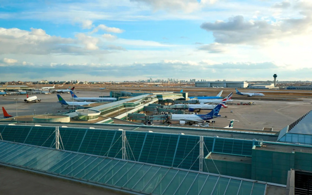 Sheraton Gateway Hotel In Toronto International Airport