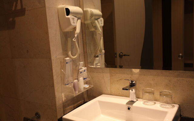 W Three Premier Hotel Lagaligo