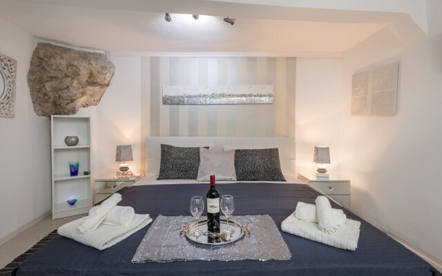 Old Town Center Studio Apartments