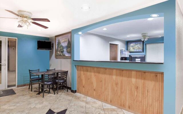 Days Inn by Wyndham Kenedy/Karnes City