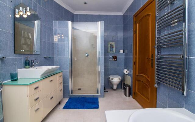 Villa Bliss 450 m2 Luxury Oasis with Saltwater Pool