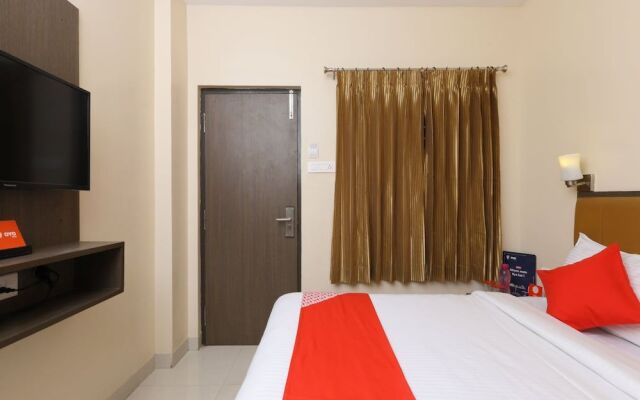 Oyo 14934 Kalyani Grand