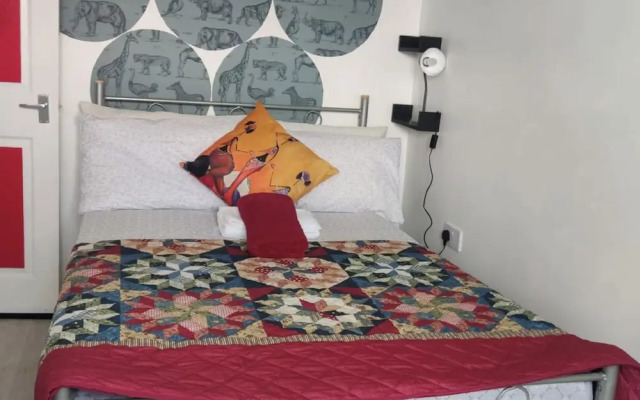 Apartment - Sleeps 5 - Parking - Station Close