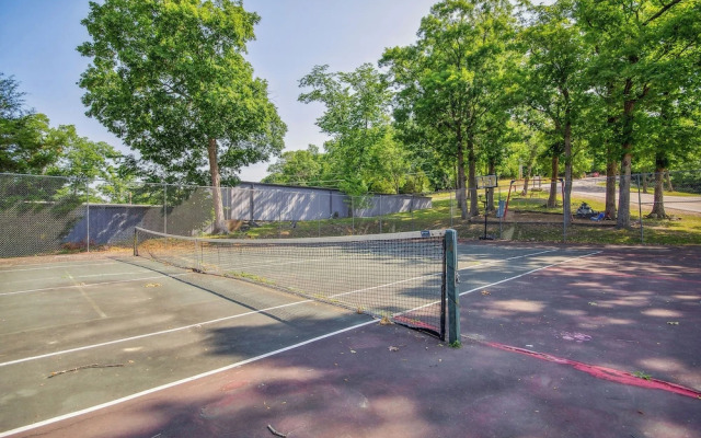 Lake Ozark Vacation Rental w/ Pool Access