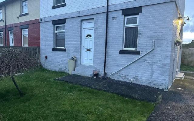 Beautiful 1-bed House in Bradford