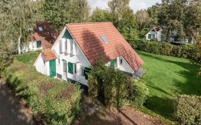 Spacious Home with Garden near Langweerder Wielen