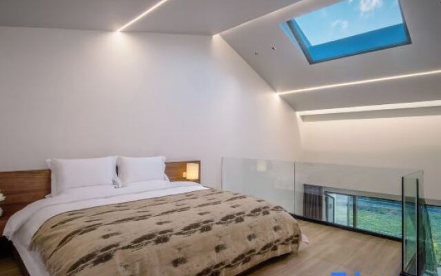 Xingyi Wanfeng Linyueqili B&B