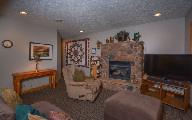 Logxurious 5 Bedroom House