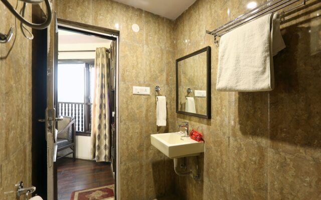 OYO Rooms 055 Mall Rd Tourism Lift