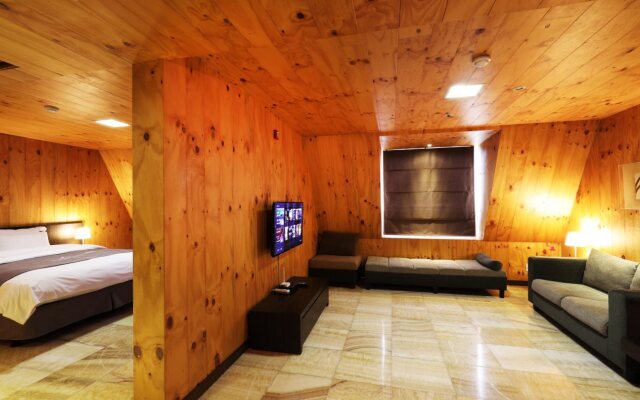 Maple Tourist Hotel