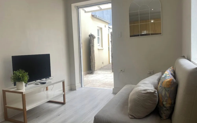 Bondi Central Garden Getaway – Guest Rooms – Sydney