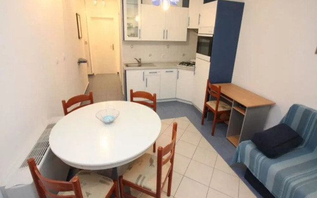 Viola - With Pool - A8