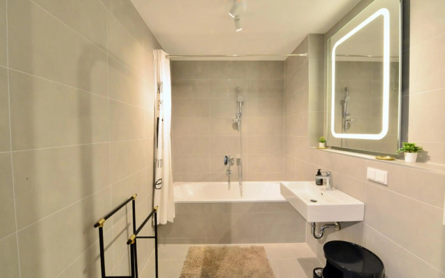 Brand-New, Close to Centre, Rooftop-Summer-Pool