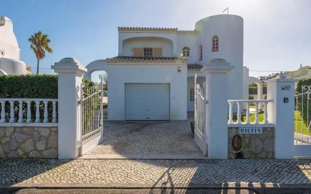 Villa Baltin With 4 Bedrooms and 3 Bathrooms