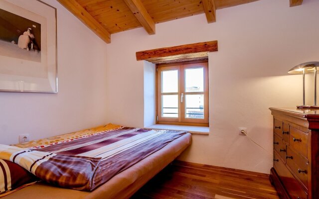 Beautiful Villa Consisting of two Houses With Private Pool, Near Pula and Beach