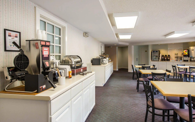 Rodeway Inn & Suites Cherokee On the River