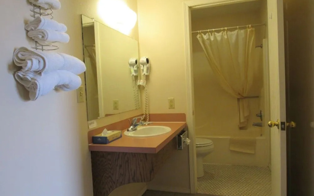 Meadowlark Inn Bridgeport