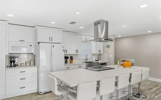 332 Formosa Drive