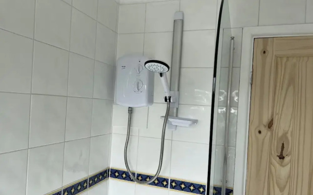 3-bed House Sleeps 5 - Smart Tv - Free Parking