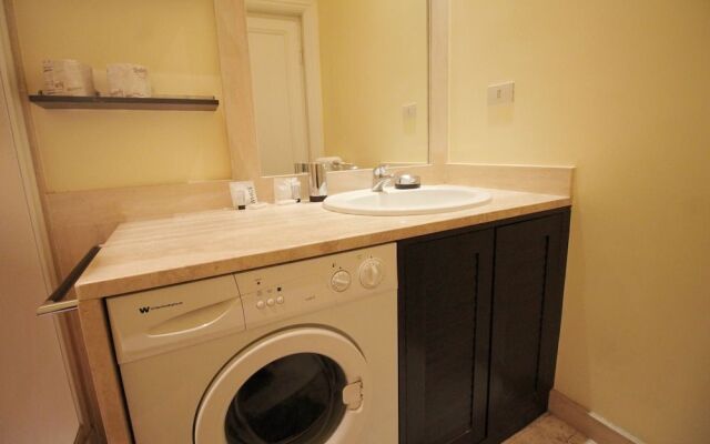 Prestigious Family Apt near St. Peter