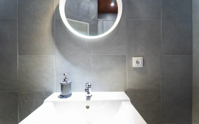 Modern and Bright Apartment - Close TO City Centre