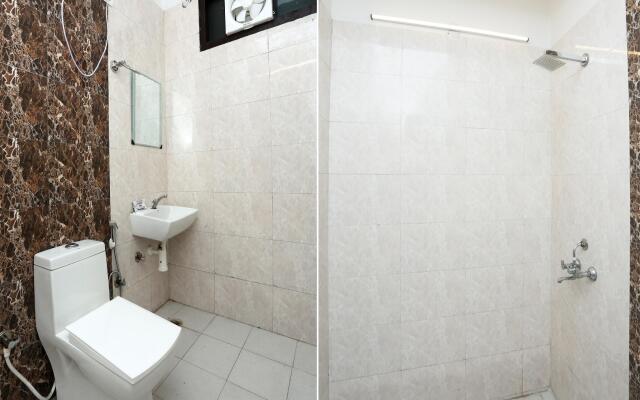 OYO Flagship 15751 Main Wazirabad Road