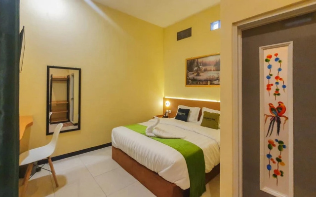 Urbanview Hotel Sakura Kampung Inggris Pare by RedDoorz