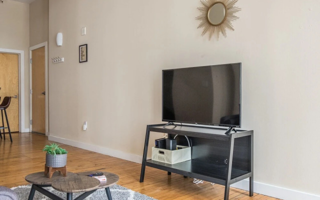 Large Open Apartments Near Ballpark Village