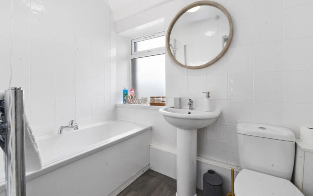 Village Cwtch Whitchurch Apartment