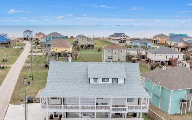 The Sandcastle 4 Bedroom Home by RedAwning