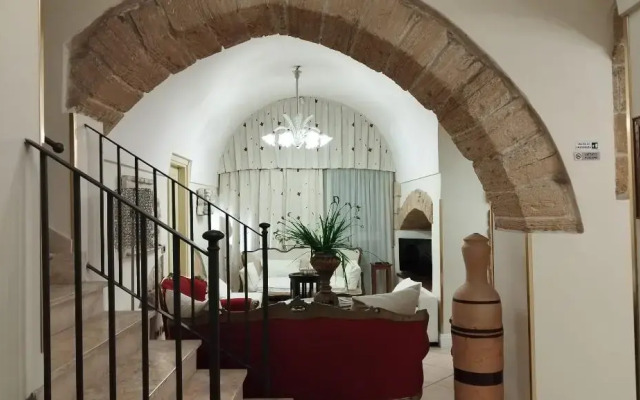Akropolis Hotel