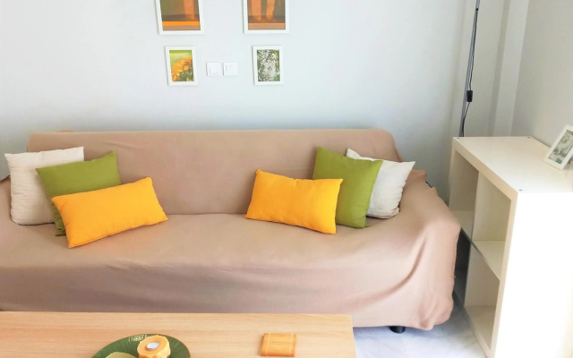 Central, Bright and Comfortable Apartment with balcony