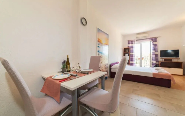 Tranquil and Stylish Apartment Kastel Novi