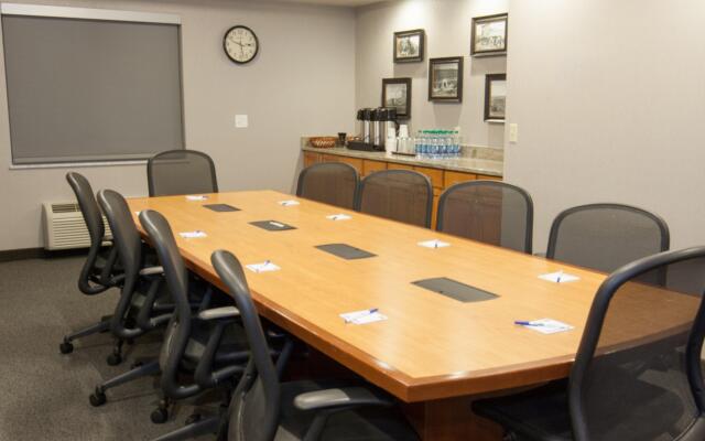 Holiday Inn Express & Suites Cheney by IHG