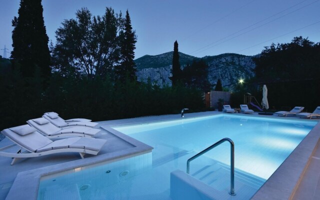 Amazing Home in Omis with Hot Tub, Sauna & WiFi