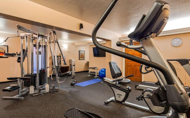 Best Western Plus Hilltop Inn
