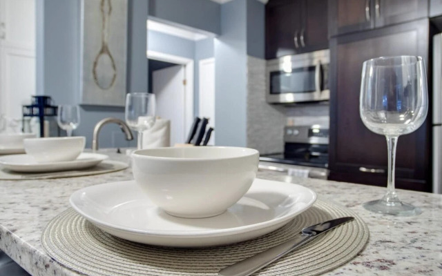 Cozy and Central DT Home w Gym Coffee Parking BBQ