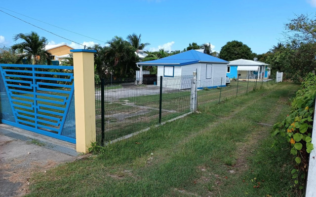 Entr'azur et sable à la Baie du Moule