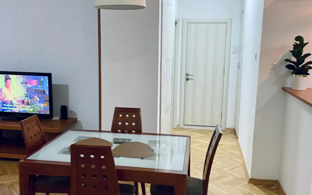 Regina's 2bedroom Near Square