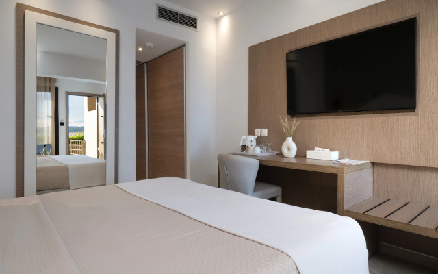 Kassandra Bay Resort, Suites & Spa