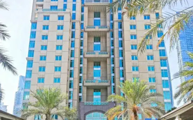 bnbme | Dubai Marina: Quiet Patio Oasis