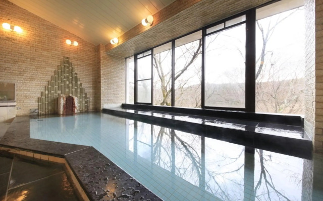 Izu Ippeki lake lakeside terrace