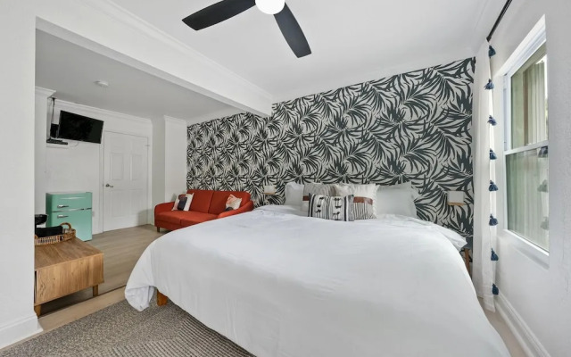Las Olas Guest House
