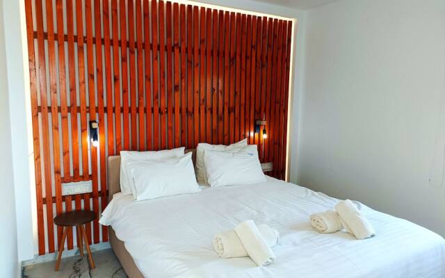 Salonikiou Beach Deluxe Apartments